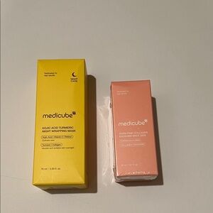 Medicube Set

Medicube Kojic  Night Wrapping Mask
PDRN Pink Collagen